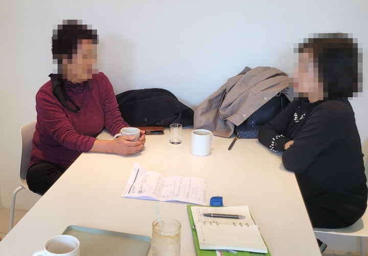 정읍의 한 재가복지센터 대표 A(여·60)씨에게 채무불이행 사기를 당한 채권자들.&nbsp; *재판매 및 DB 금지