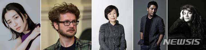 [전주=뉴시스]윤난슬 기자 = 왼쪽부터 박하선 배우, 안드레이 터너세스쿠 빌뉴스국제영화제 프로그래머, 주진숙 중앙대학교 영화학과 명예교수, 창감독, 클라리사 나바스 감독(가나다순)(사진=전주국제영화제 조직위 제공)