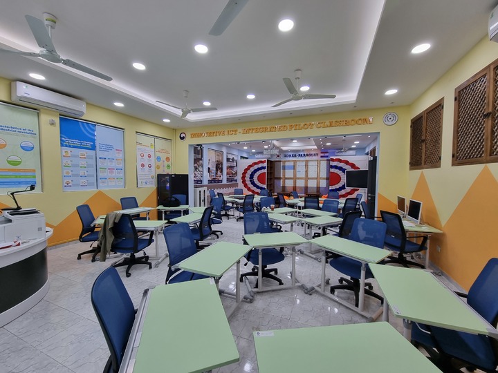 [세종=뉴시스]교육부는 20일 파라과이 수도 아순시온에 위치한 '깜뽀 베르데 공립학교'(Centro Educativo Campo Verde)에 구축한 '첨단 정보통신기술(ICT) 활용 시범교실' 개소식을 연다. 사진은 현지에 개소된 해당 교실 모습. (사진=교육부 제공). 2022.04.20. photo@newsis.com *재판매 및 DB 금지