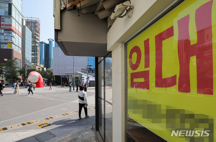 학교 인근 매장에 임대문의 안내문이 붙어있다. 뉴시스DB