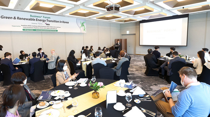 [사진=뉴시스]정윤아기자=KOTRA(사장 유정열)는 20일 주한노르웨이상공회의소(회장 안드레아스 크리스토퍼슨)와 함께 서울 그랜드 인터컨티넨탈 호텔에서 제2차 '비즈니스+ 포럼'을 개최했다. 행사장 전경의 모습.(사진=코트라 제공) *재판매 및 DB 금지