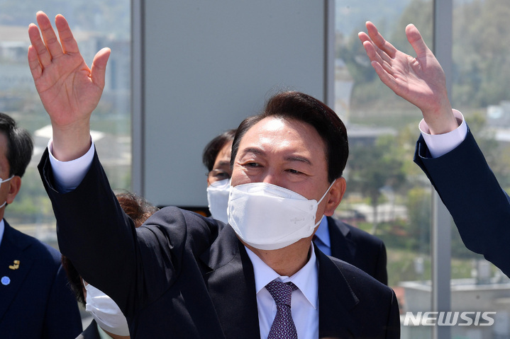 [서울=뉴시스] 인수위사진기자단 = 윤석열 대통령 당선인 2022.04.20. photo@newsis.com