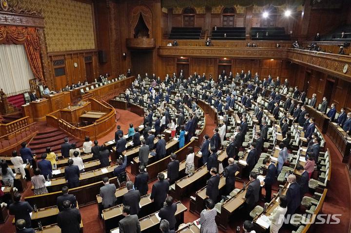 [도쿄=AP/뉴시스]지난달 20일 일본 도쿄 국회에서 참의원 본회의가 열린 모습. 2022.05.27.