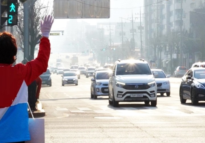 거리 인사하는 지방선거 예비후보 *재판매 및 DB 금지