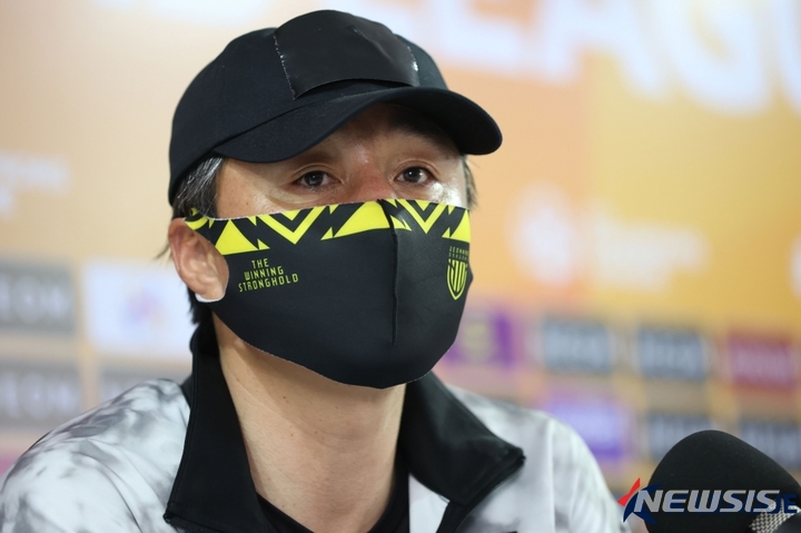 [서울=뉴시스]전남 전경준 감독. (사진=프로축구연맹 제공)