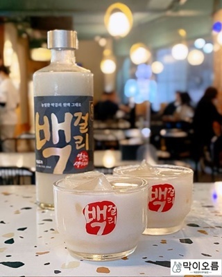 [서울=뉴시스]백걸리 제품(사진=더본코리아 인스타그램 캡처) 2022.4.22 photo@newsis.com *재판매 및 DB 금지