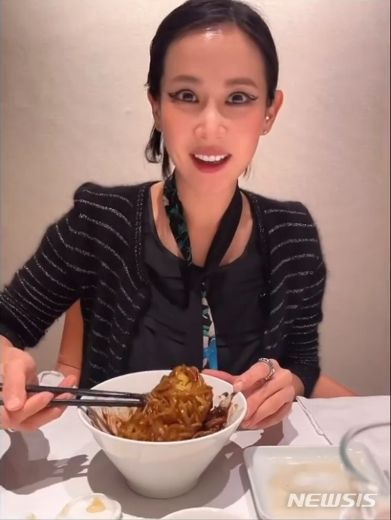 [서울=뉴시스] 조여정. 2022.04.24. (사진= 옥주현 인스타그램 캡쳐) photo@newsis.com*재판매 및 DB 금지