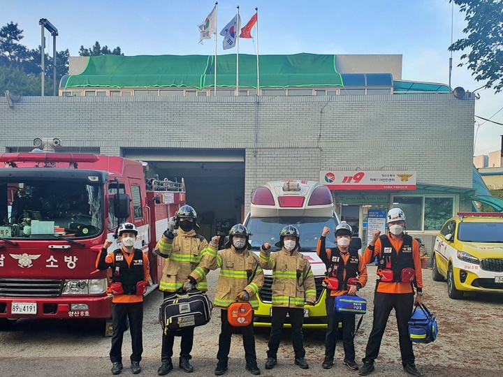 '세이버' 인증을 받은 양산소방서 하북119안전센터 대원들.(사진=경남도소방본부 제공) 2022.0-4.25. *재판매 및 DB 금지