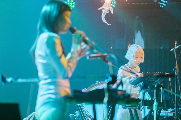 [서울=뉴시스] 현대카드 언더스테이지 '윤상 큐레이티드(Curated) 06 해파리 <본 바이 고저스니스(Born by Gorgeousness)>'. 2022.04.27. (사진 = 현대카드 제공) photo@newsis.com *재판매 및 DB 금지