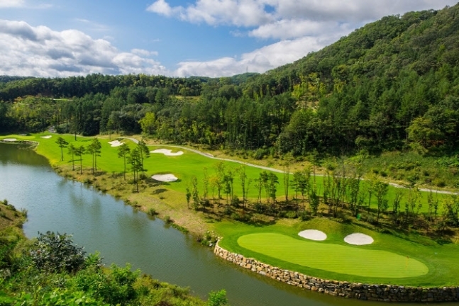 [단독]클럽모우CC, 2년만에 '홀당 95억원' 매물로 나왔다