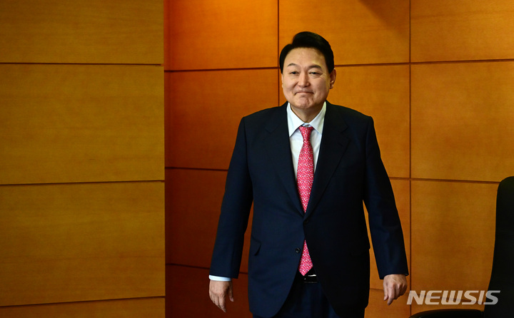 [서울=뉴시스] 인수위사진기자단 = 윤석열 대통령 당선인sis.com