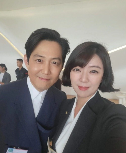 [서울=뉴시스] 이정재, 배현진 2021.04.28(사진=인스타그램 캡처) photo@newsis.com *재판매 및 DB 금지