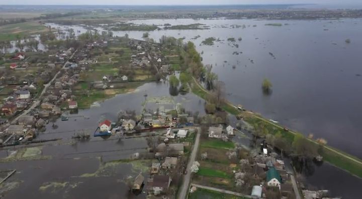 28일(현지시간) 뉴욕타임스에 따르면 우크라이나 수도 키이우 북쪽 마을 데미디우는 자기 마을을 스스로 수몰시켜 러시아군의 진격을 저지했다. *재판매 및 DB 금지