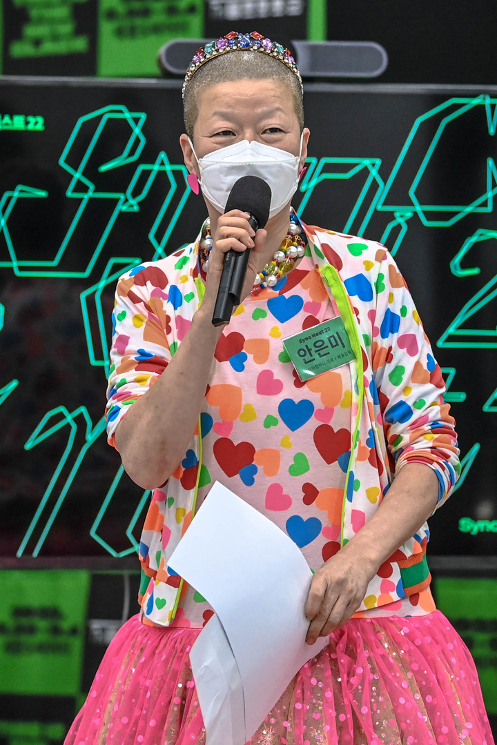 [서울=뉴시스]안은미 현대무용가가 28일 서울 종로구 세종문화회관에서 열린 컨템퍼러리 시즌 '싱크 넥스트(Sync Next) 22' 기자간담회에서 발언하고 있다. (사진=세종문화회관 제공) 2022.04.28. photo@newsis.com *재판매 및 DB 금지