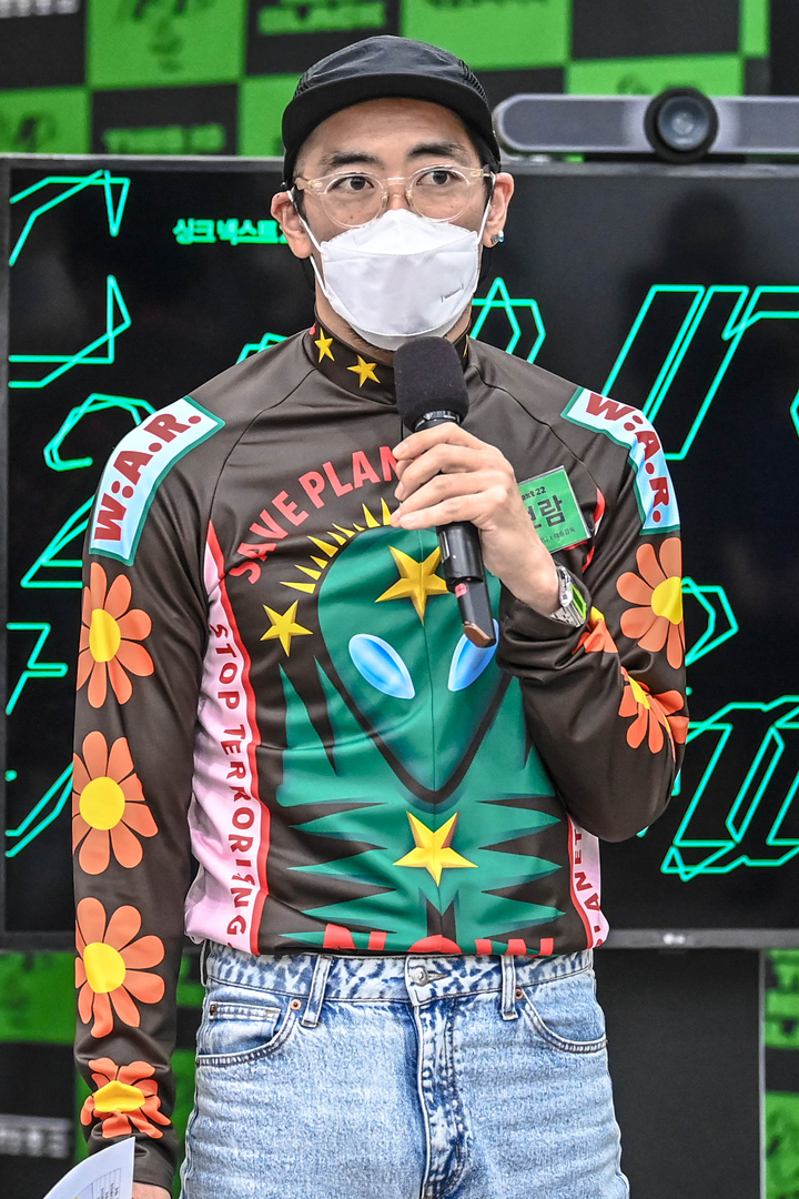 [서울=뉴시스]김보람 앰비규어스댄스컴퍼니 예술감독이 28일 서울 종로구 세종문화회관에서 열린 컨템퍼러리 시즌 '싱크 넥스트(Sync Next) 22' 기자간담회에서 발언하고 있다. (사진=세종문화회관 제공) 2022.04.28. photo@newsis.com *재판매 및 DB 금지