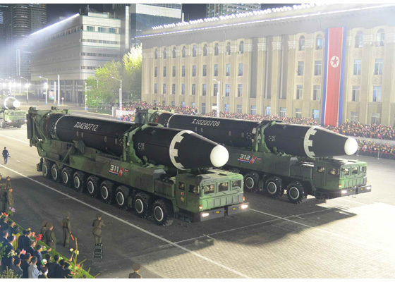 [서울=뉴시스]북한 화성-15형 대륙 간 탄도 미사일(ICBM). 2022.04.26. (사진=노동신문 누리집 갈무리)  *재판매 및 DB 금지