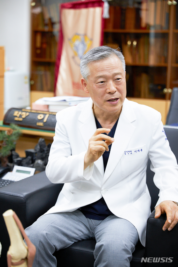 [서울=뉴시스] 이재동 경희대 한의과대학 학장(비만센터 교수). (사진= 경희의료원 제공) 2022.04.29