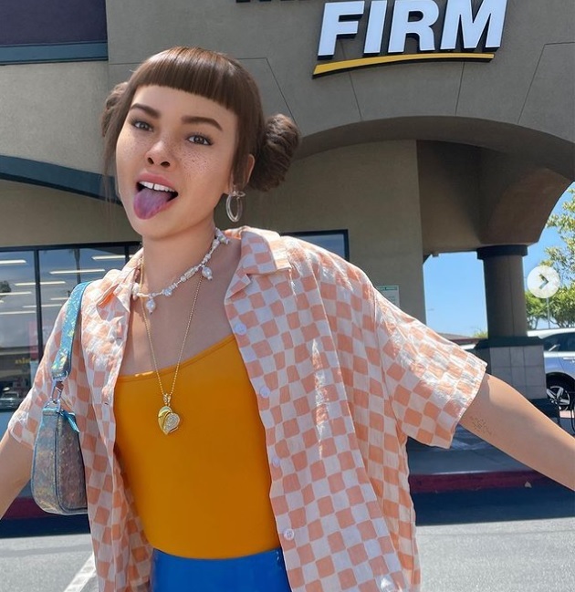 미국을 주 무대로 활동하는 가상인안 '릴 미켈라(Lil Miquela)'. 미켈라는 지난 2019년 한해 동안 140억원의 수익을 올린 것으로 알려졌다. (사진=릴 미켈라 인스타그램 캡처) *재판매 및 DB 금지