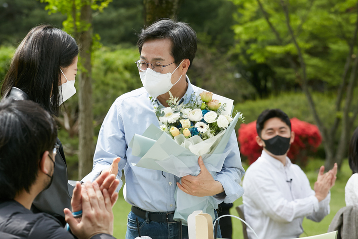 명예후원회장 만난 김동연 민주당 경기지사 후보. *재판매 및 DB 금지