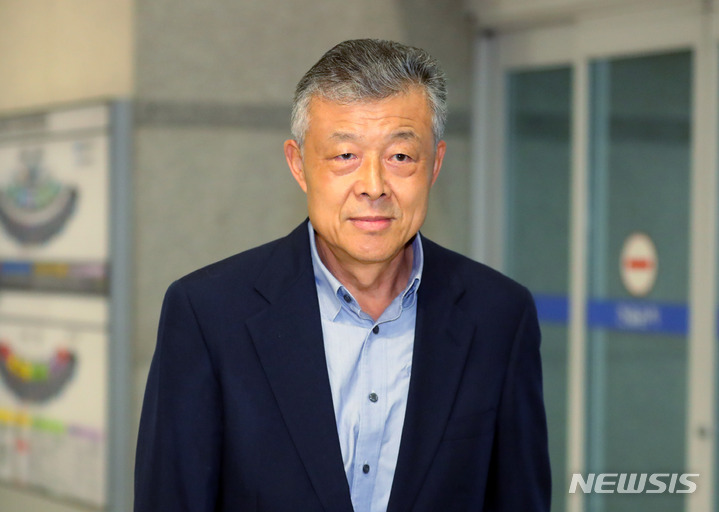 [인천공항=뉴시스] 배훈식 기자 = 류샤오밍 중국 정부 한반도사무특별대표가 1일 오후 인천국제공항을 통해 방한하고 있다. 2022.05.01. dahora83@newsis.com