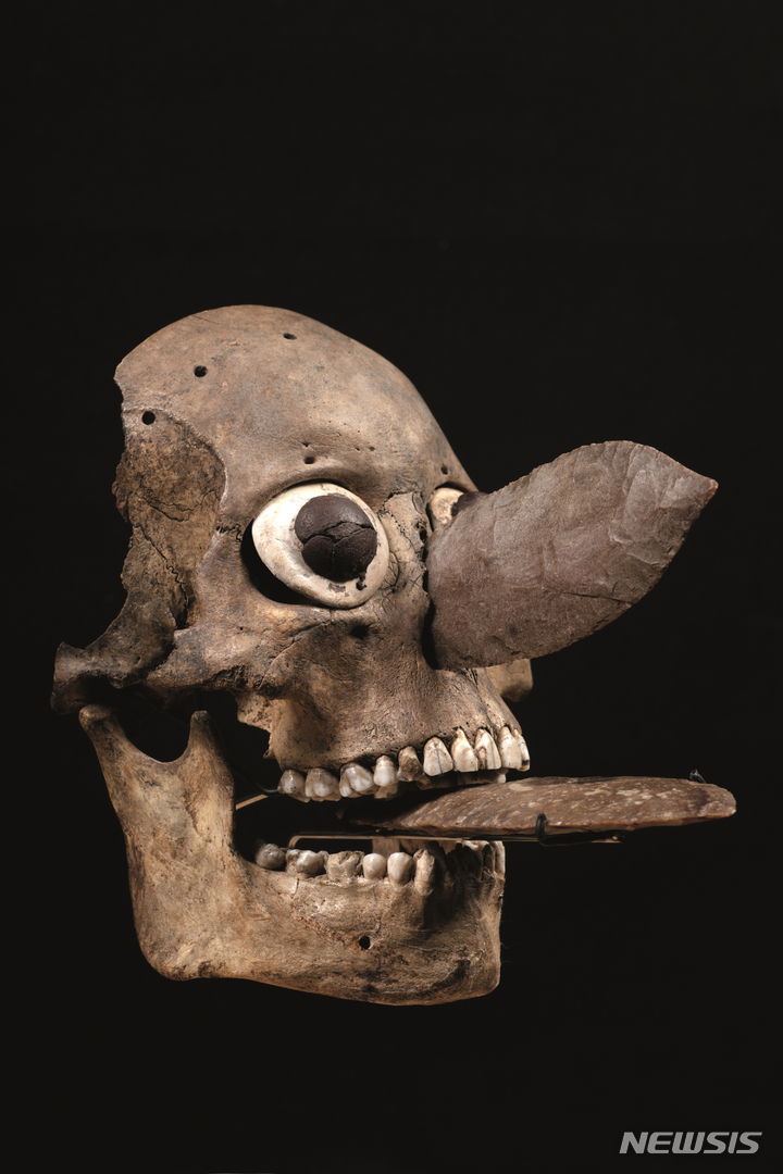 [서울=뉴시스]<두개골 가면>, 아스테카, 15세기, 높이 19cm, 멕시코 템플로마요르박물관