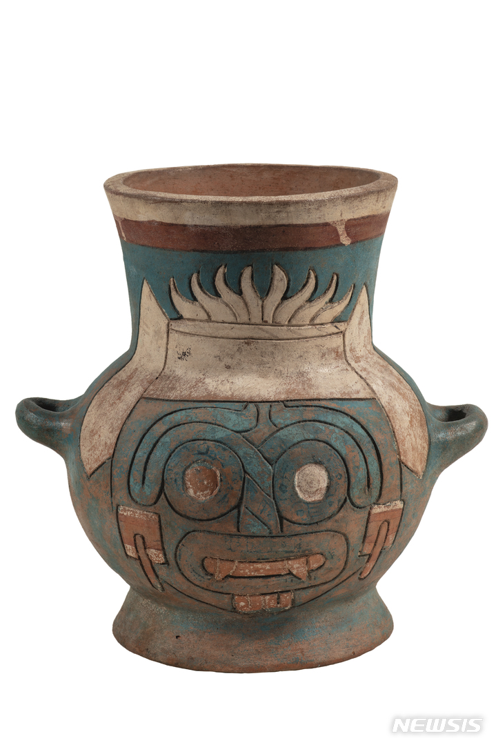 [서울=뉴시스]<비의 신 틀랄록 장식 항아리>, 아스테카, 16세기 초, 높이 30cm, 멕시코 템플로마요르박물관