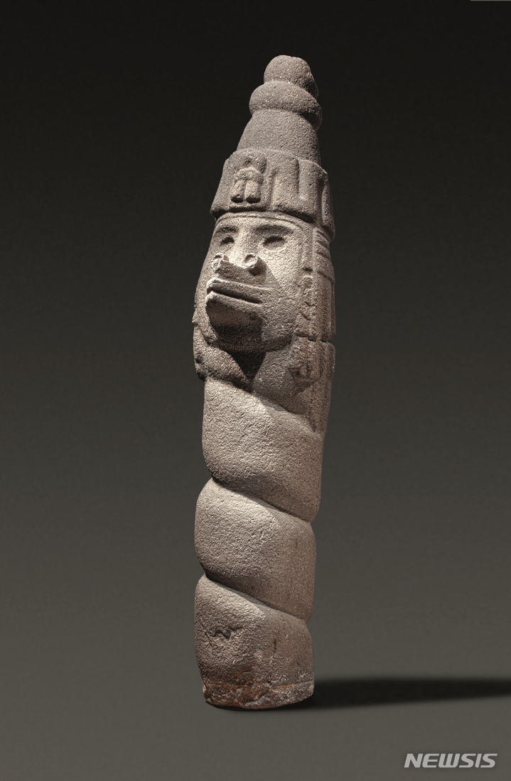 [서울=뉴시스]<바람의 신 에에카틀>, 아스테카, 1480~1519년, 높이 195cm, 독일 쾰른 라우텐스트라우흐-외스트 박물관