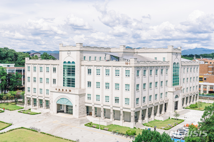 [전주=뉴시스]윤난슬 기자 = 전북대학교 중앙도서관.(뉴시스DB)