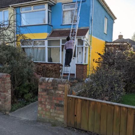 [서울=뉴시스] 지난 4월 1일 우크라이나 친구 비자 발급을 촉구하기 위해 단식 투쟁한 영국 여성 렌드 플랜팅의 집. (사진=렌드 플랜팅페이스북 갈무리) 2022.05.02. *재판매 및 DB 금지