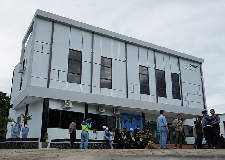 [서울=뉴시스] 포스코가 4월 28일 인니 찔레곤시 꾸방사리에 준공한 복합 커뮤니티시설 P-CLC 전경. (사진=포스코 제공) *재판매 및 DB 금지