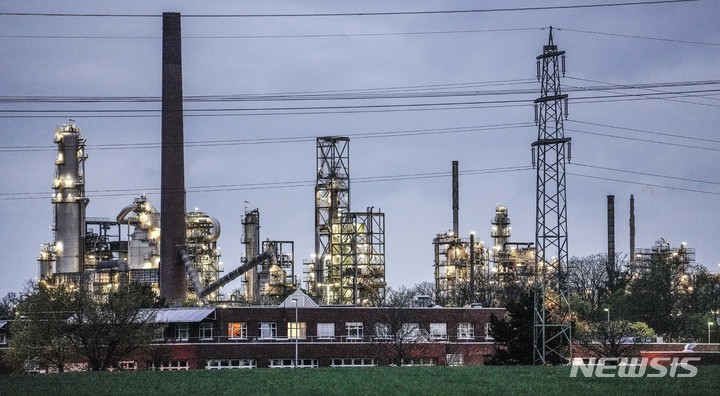 [베셀링=AP/뉴시스] 독일 쾰른 인근 베셀링에 있는 셸 화학공장. 자료사진. 2026.02.02