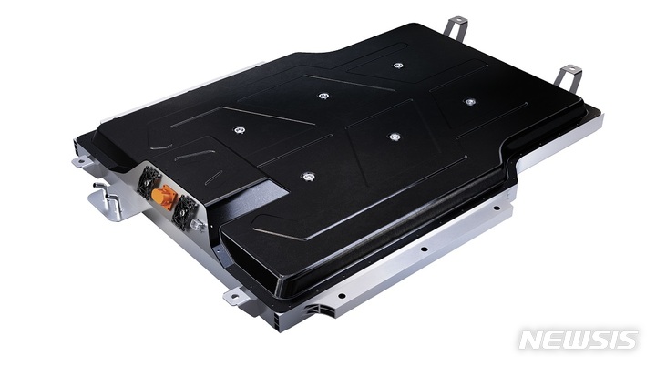 [서울=뉴시스]베바스토코리아 당진 공장에서 생산하는 배터리 팩 (사진=베바스토코리아 제공)