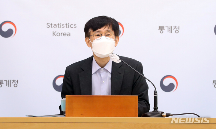 [세종=뉴시스] 강종민 기자 = 어운선 통계청 경제동향통계심의관. 2022.05.03. ppkjm@newsis.com