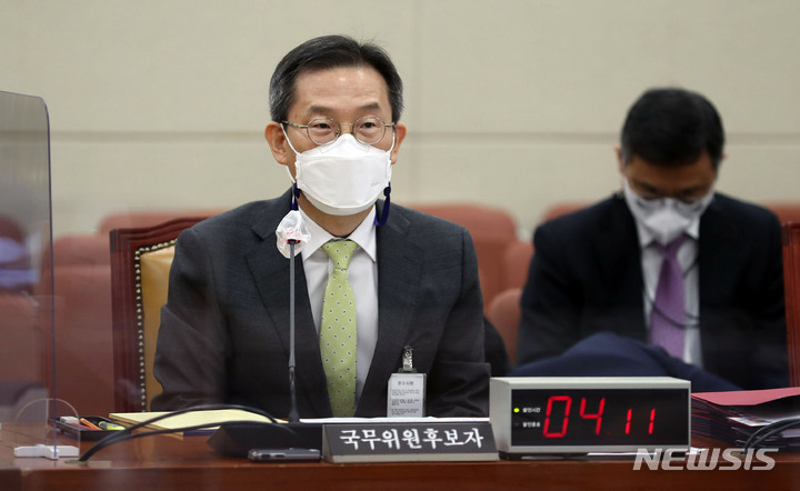 [서울=뉴시스] 전진환 기자 = 이종호 과학기술정보통신부 장관 후보자가 3일 서울 여의도 국회 과학기술정보방송통신위원회 전체회의실에서 열린 인사청문회에 출석해 자리하고 있다. (공동취재사진) 2022.05.03.&nbsp; photo@newsis.com