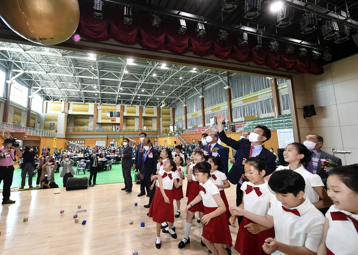 [안동=뉴시스] 4일 오전 청도 국민체육센터에서 '제50회 어버이날 기념행사'가 열리고 있다. (사진=경북도 제공) 2022.05.04 *재판매 및 DB 금지