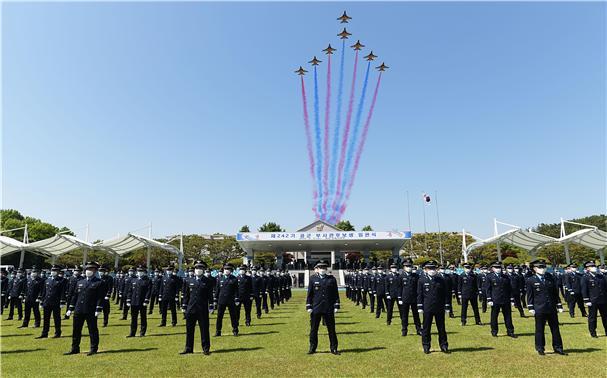 [진주=뉴시스] 공군 제242기 공군부사관 후보생 임관식. *재판매 및 DB 금지