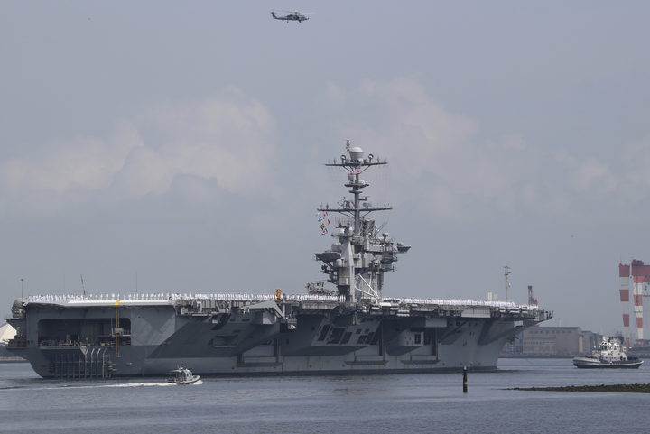 [요코스카(일본)=AP/뉴시스] 2015년 5월18일 USS 조지 워싱턴 항공모함이 일본 요코스카시 미국 해군기지를 떠나고 있다. 2015.05.18 *재판매 및 DB 금지