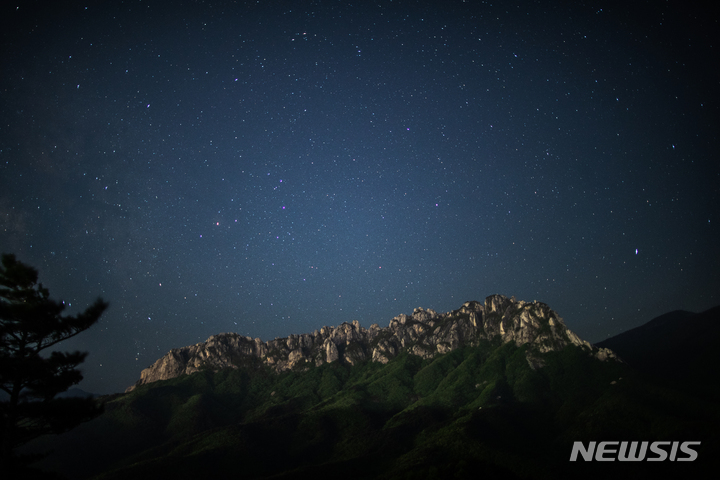 '한국의 발견 전국 일주 7일' '태어난 김에 한국 일주' 등 상품에 오른 설악산 [뉴시스 DB]