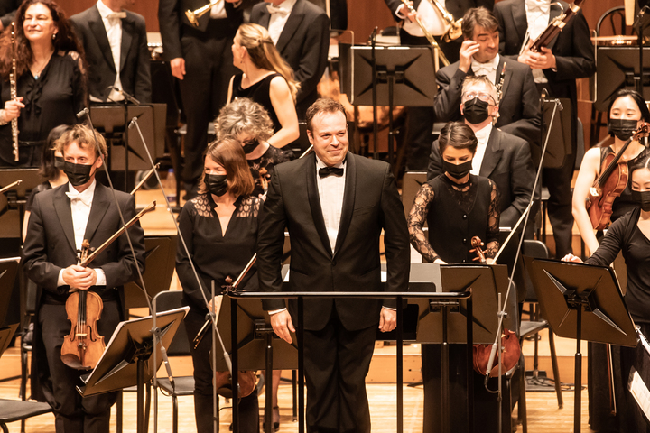 [서울=뉴시스]지난 3일 서울 서초구 예술의전당 콘서트홀에서 열린 프랑스 메츠 국립 오케스트라 내한 공연. 예술감독이자 지휘자 다비트 라일란트. (사진=라보라 예술기획 제공) 2022.05.06. photo@newsis.com *재판매 및 DB 금지
