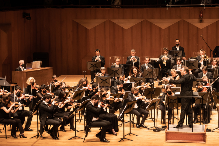 [서울=뉴시스]지난 3일 서울 서초구 예술의전당 콘서트홀에서 열린 프랑스 메츠 국립 오케스트라 내한 공연에서 프랑스 오르가니스트 올리비에 베르네가 협연하고 있다. (사진=라보라 예술기획 제공) 2022.05.06. photo@newsis.com *재판매 및 DB 금지