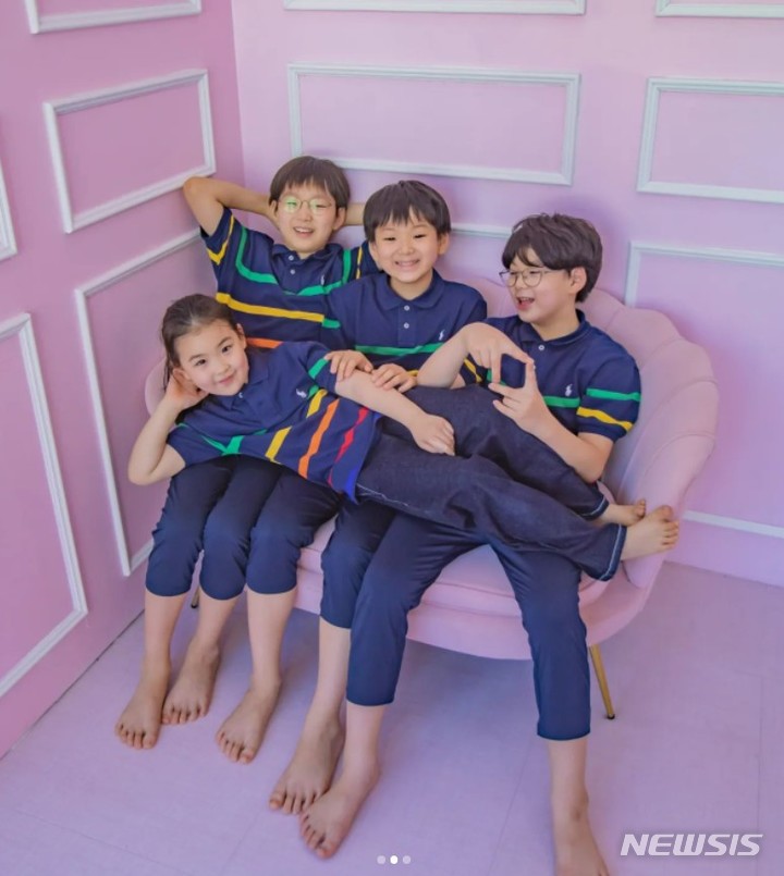 [서울=뉴시스] 송일국 아들 대한, 민국, 만세. 2022.05.07. (사진 = 송일국 인스타그램 캡쳐) photo@newsis.com*재판매 및 DB 금지