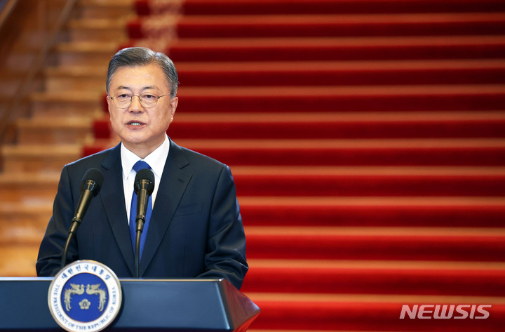 [서울=뉴시스] 홍효식 기자 = 문재인 대통령이 9일 오전 청와대 본관에서 퇴임 연설을 하고 있다. 2022.05.09. yesphoto@newsis.com