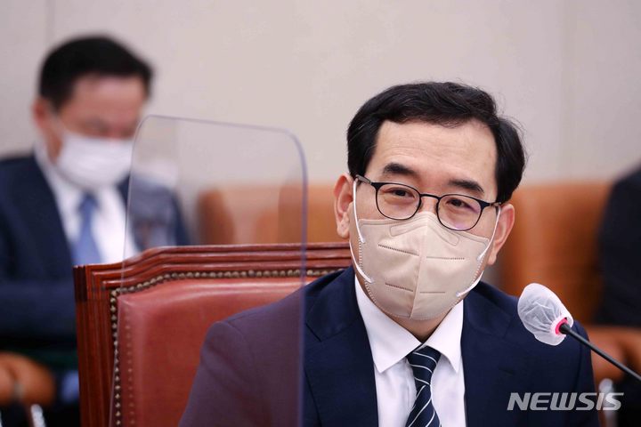 [서울=뉴시스] 김선웅 기자 = 이창양 산업통상자원부 장관 후보자가 9일 서울 여의도 국회에서 열린 인사청문회에서 의원 질의에 답변하고 있다. (공동취재사진) 2022.05.09. photo@newsis.com