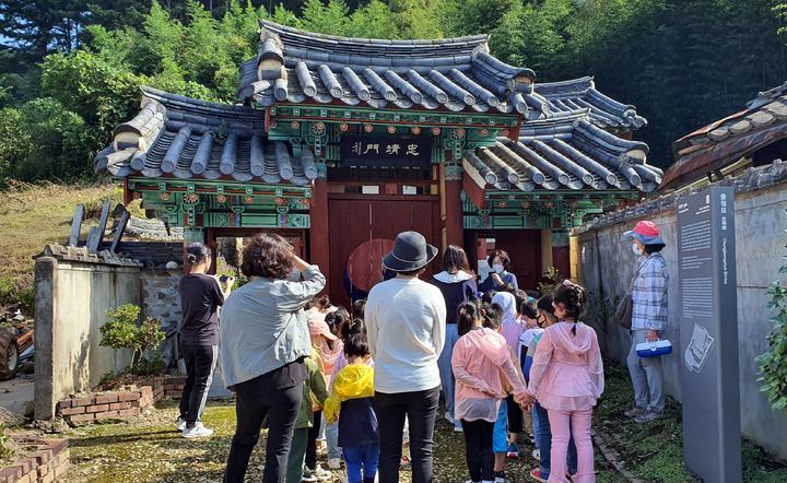 [곡성=뉴시스] 전남 곡성군은 어린이와 유아를 대상으로 '내가 만난 첫 번째 문화재 사업'으로 섬진강도깨비마을과 함께 '도깨비랑 놀자'를 운영한다고 9일 밝혔다. (사진=곡성군청 제공). photo@newsis.com *재판매 및 DB 금지