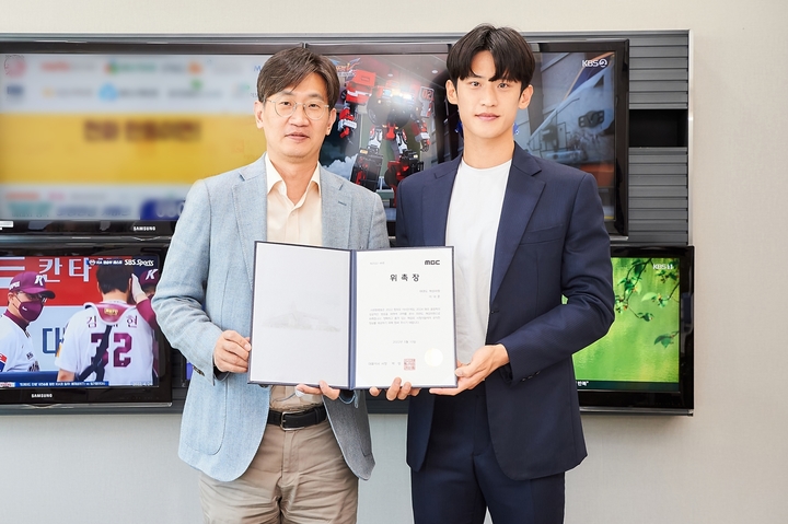 [서울=뉴시스]MBC 송민근 스포츠국장·이대훈 해설위원. 2022.05.10. (사진=MBC 제공) photo@newsis.com*재판매 및 DB 금지 *재판매 및 DB 금지