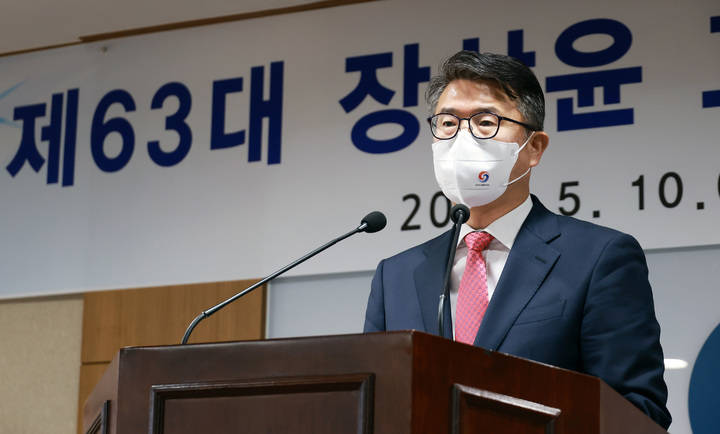 [서울=뉴시스] 이영환 기자 = 장상윤 교육부 차관이 10일 정부 세종청사 교육부 대회의실에서 열린 취임식에 참석해 취임사를 하고 있다. (사진=교육부 제공) 2022.05.10. photo@newsis.com *재판매 및 DB 금지