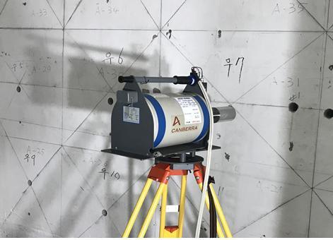 [대전=뉴시스] 원자력연구원이 개발한 방사능 연속분포 현장측정 기술을 이용해 의료용 가속기 시설 내 방사화 구조물을 측정하고 있는 모습. *재판매 및 DB 금지