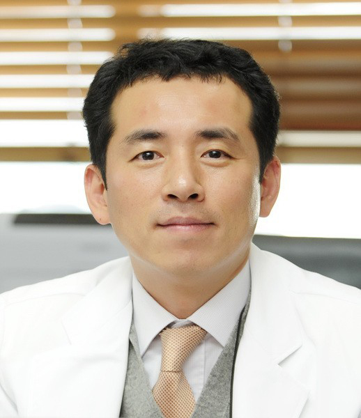 [광주=뉴시스] 이창우기자= 면역결핍 환자에게 치명적인 곰팡이 진균 감염증 조기진단 기술을 세계 최초로 개발하는데 참여한 전남대학교 민정준 교수. (사진=뉴시스DB) 2022.05.11. photo@newsis.com *재판매 및 DB 금지