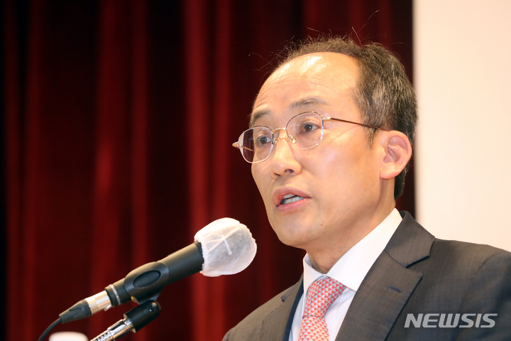 [세종=뉴시스] 강종민 기자 = 추경호 부총리 겸 기획재정부 장관. 2022.05.11. ppkjm@newsis.com