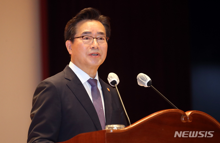 [세종=뉴시스] 강종민 기자 = 정황근 농림축산식품부 장관. 2022.05.11. ppkjm@newsis.com